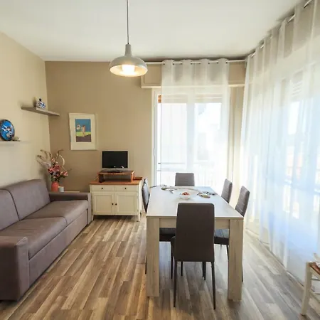 Ampio Con Box Auto Apartamento Celle Ligure